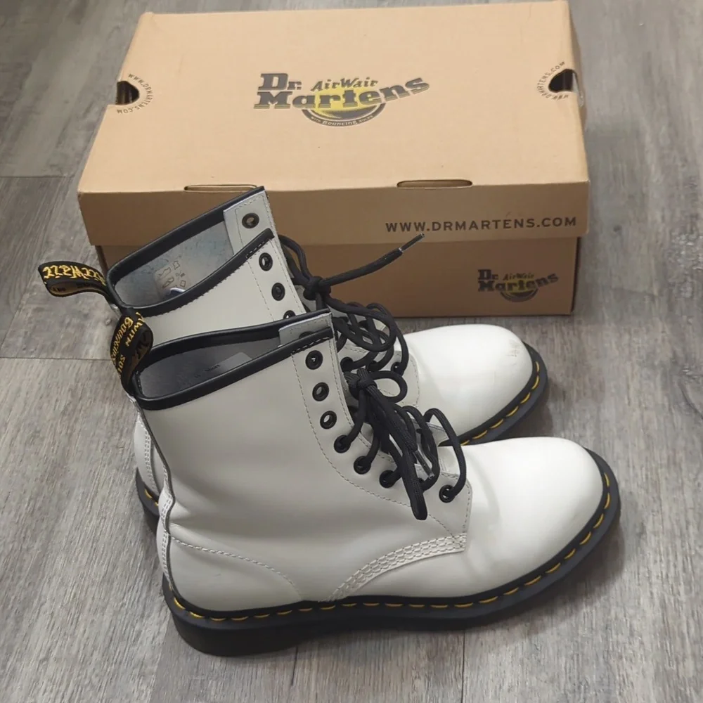 Dr. Martens - Picture 5 of 11